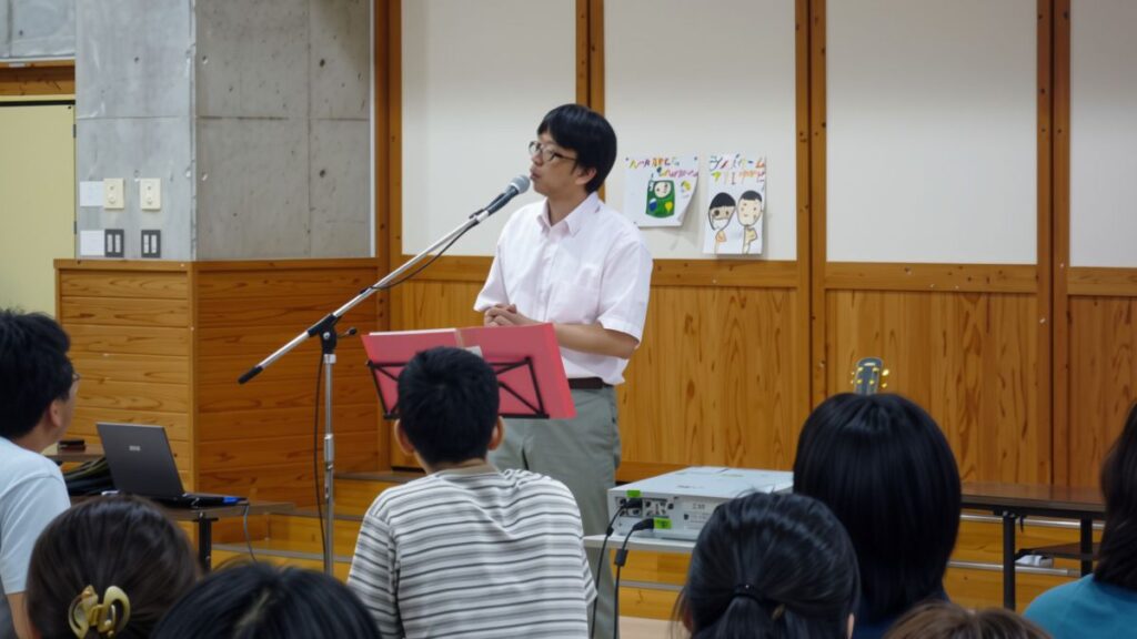 湯梨浜町立東郷小学校PTA人権教育講演会で話す石川達之