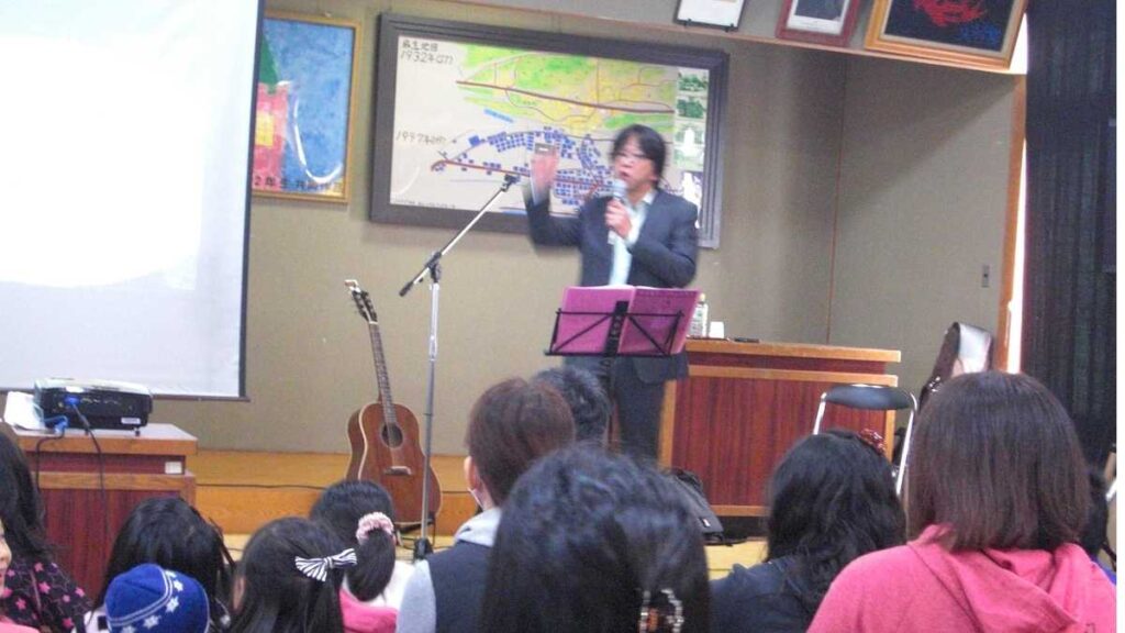 鳥取市国府町の講演会で話す石川達之