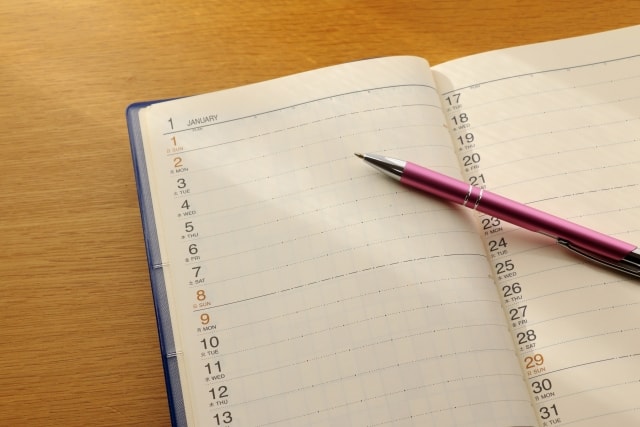 ノートカレンダーとペン