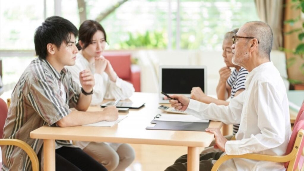世代間ギャップで言い合いしている親子