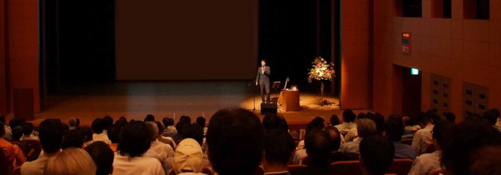 石川達之ホームページのトップ画像（講演風景）