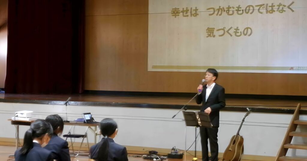 溝口中学校人権講演会で話す石川