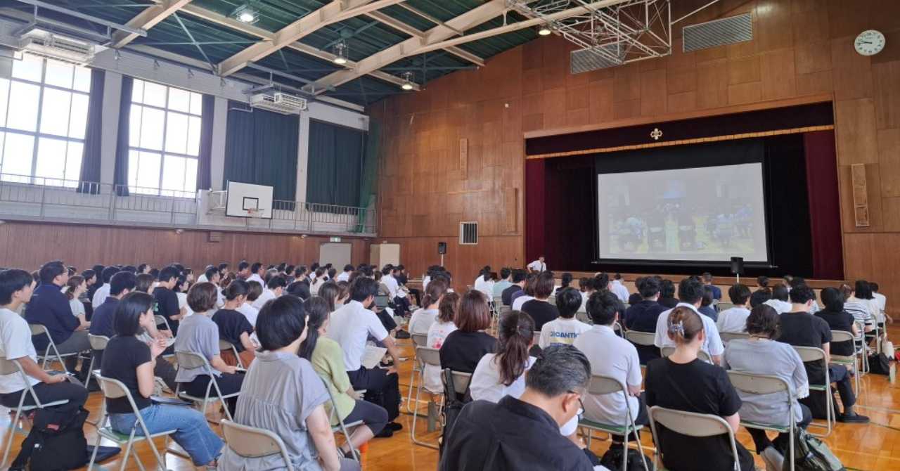 西宮市立大社中学校での講演風景