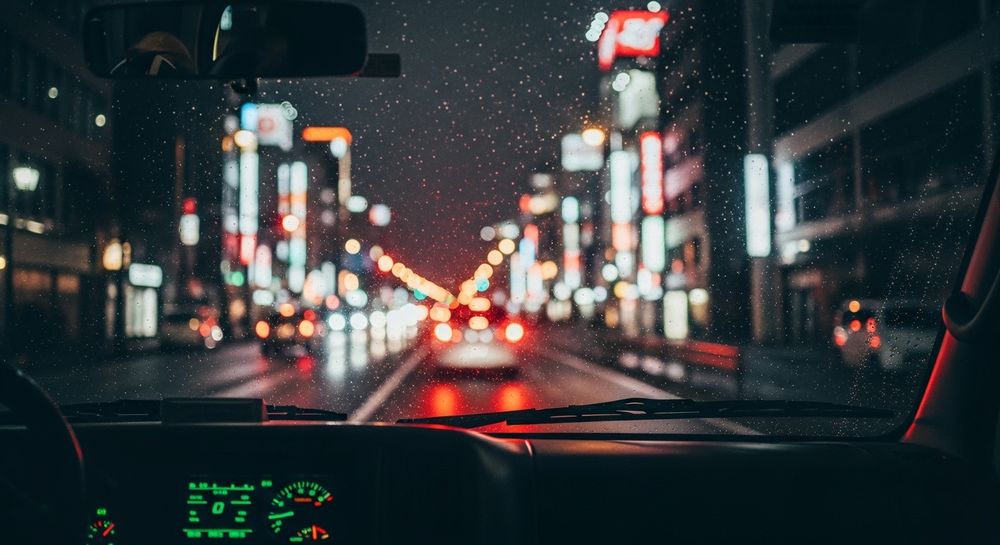 救急車から見える町の風景