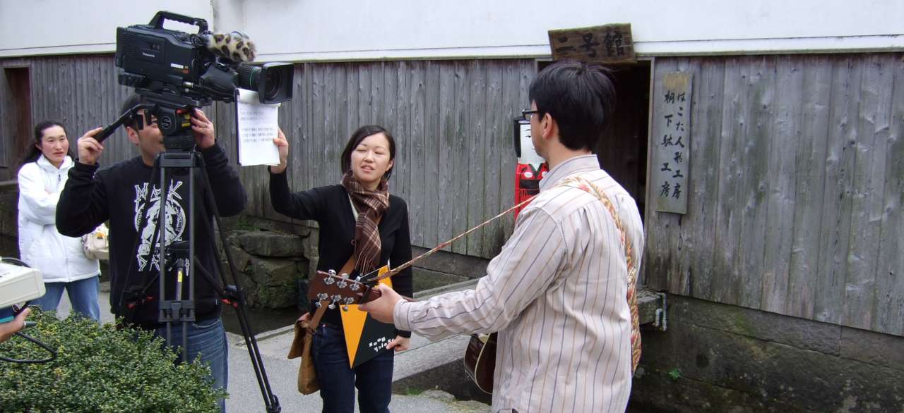 テレビ撮影中の石川